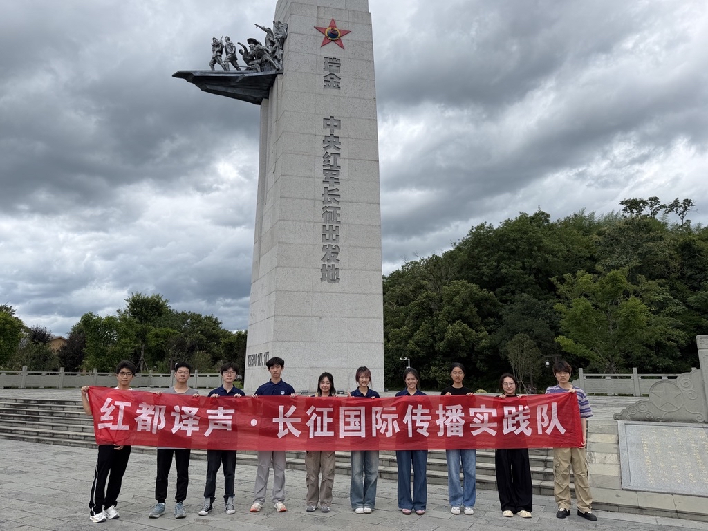 图23 玛丽女王学院“红都译声”实践队完成英文宣讲短片录制.JPG